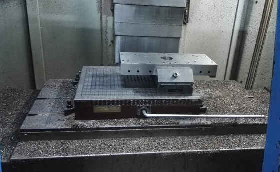 China OEM / ODM Silicone Tooling &amp; Plastic Mould with CNC Machine with cutoms design supplier